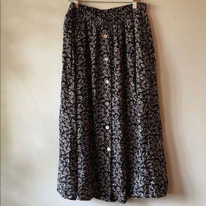 Croft & Barrow petite Large Black button skirt